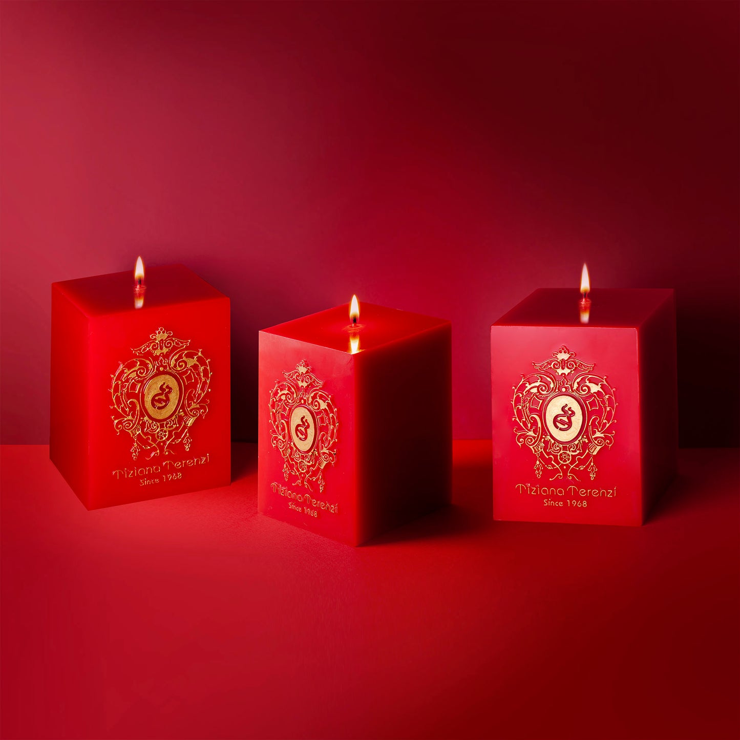 Spicy Snow Dama Candle, Limited Holiday Edition - Red Cubed Air Therapy Candle